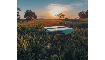 A precíziós mezőgazdaság újabb vívmánya: a napelemes, automata gyomirtó robot